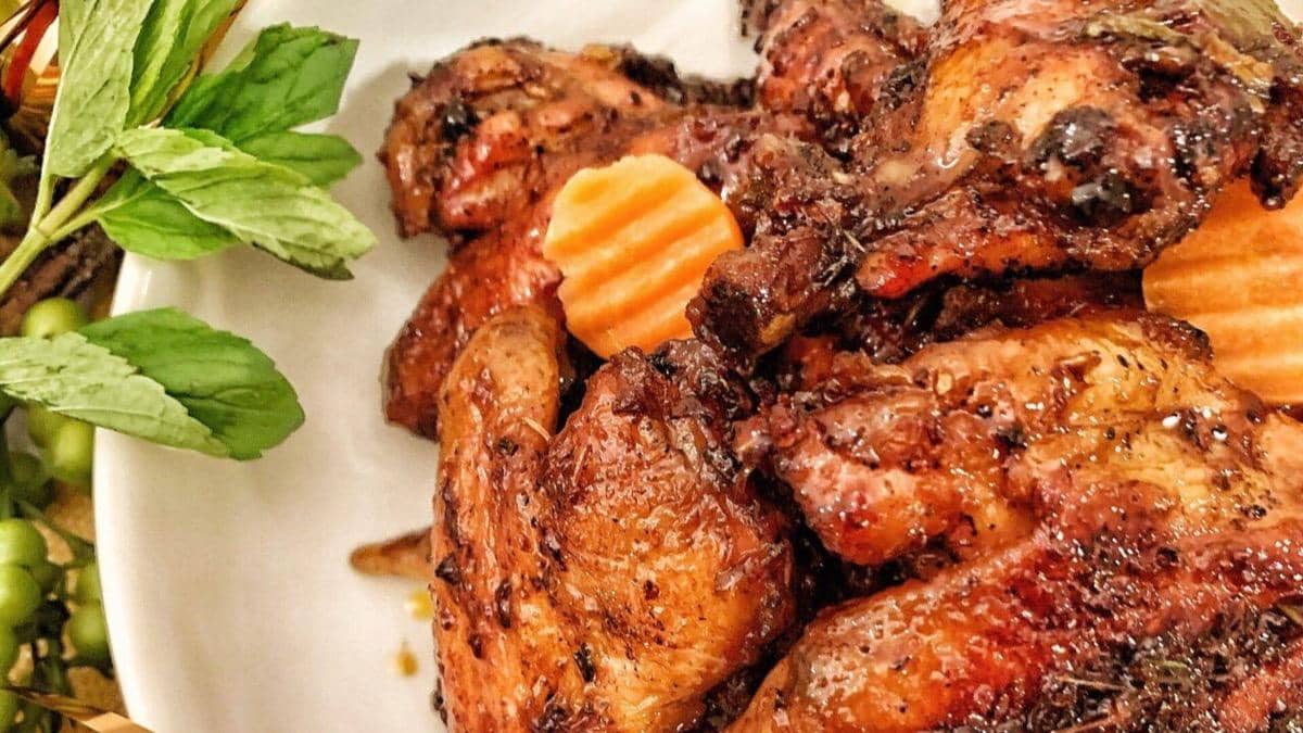 Sweet and Spicy Maple-Sriracha Wings